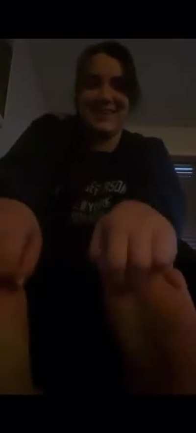 Girl tickles boyfriend&rsquo;s feet