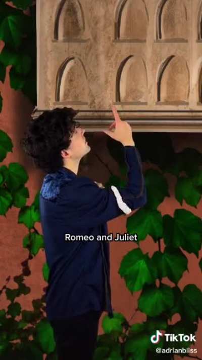Romeo and Juliet forget the words