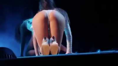 Dua Lipa 🥵