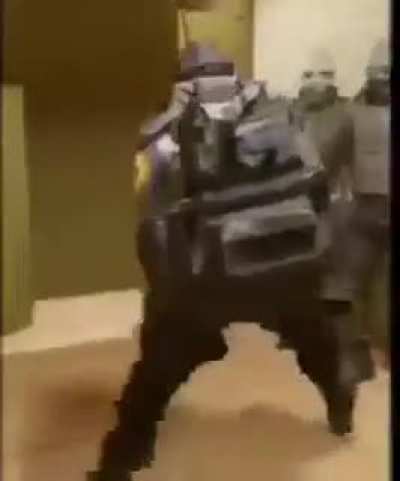 Gu&lambda;y&lambda;ndo
