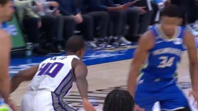 [Highlight] Giannis goes bowling against 4 defenders, knocking down 2 as he draws the foul