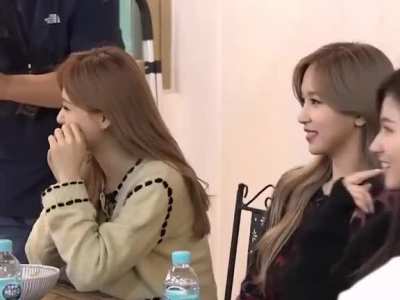 Dahyun lip bite + Tzuyu's &amp;amp; Mina's reaction