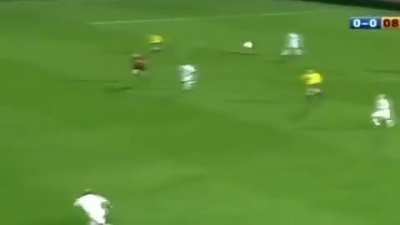Zinedine Zidane&rsquo;s first touches were made directly from god himself 🐐