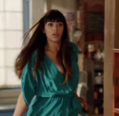 Hannah Simone