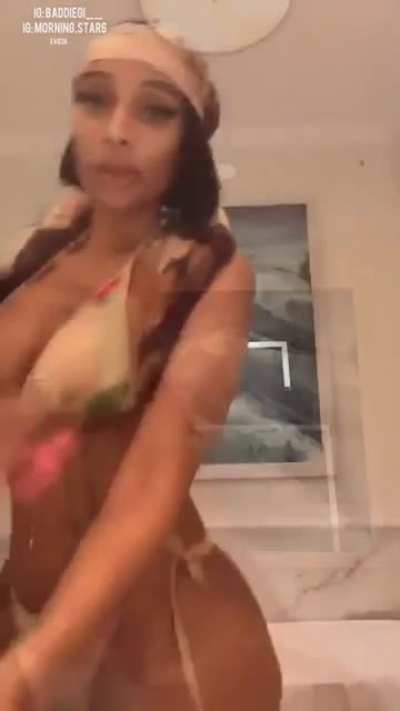 Her friend coochie was out