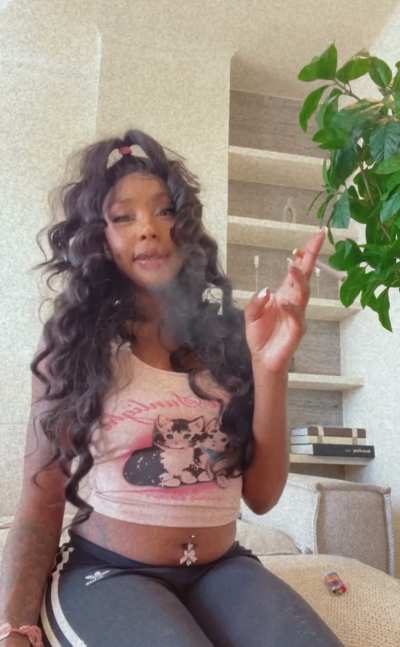 Smoking break together ?🌸💦💦🚬<wbr>🚬