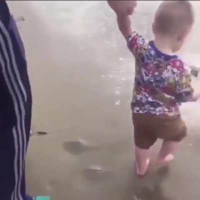 Kid first time going to the beach..