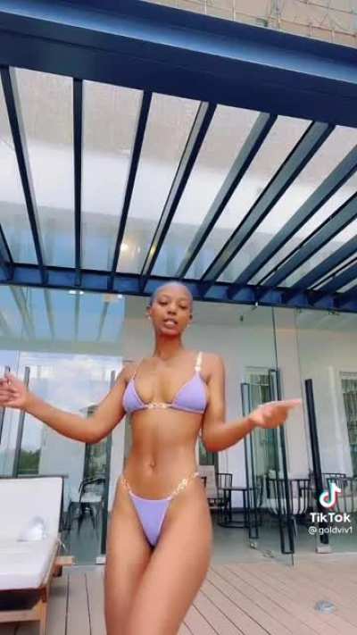 Her body don&rsquo;t even make sense