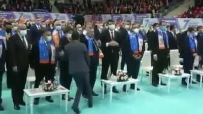 Erd*ğan'ın konuşması sırasında k&uuml;f&uuml;r edildi :D