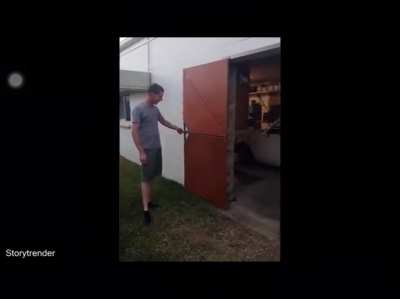 When socks had the EPIC SLIDING DOOR in the modded minecraft hardcore