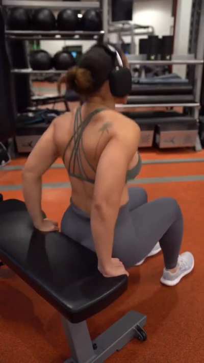 Raquel Aurelis 