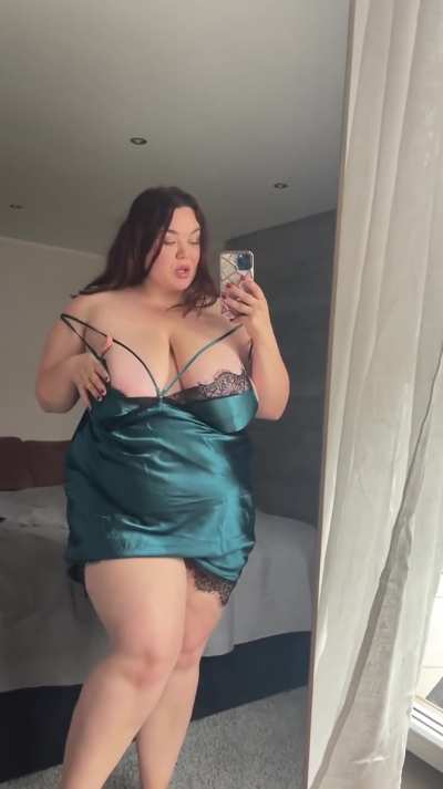 Say yes if you want to fuck me and I&rsquo;ll send you more nudes (first 50 people only)