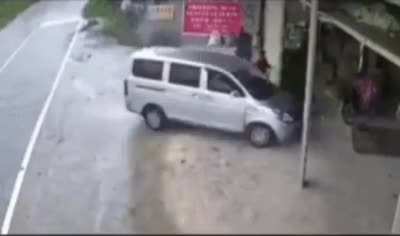 How to park a van. Steps 1 to 4 demonstrated.