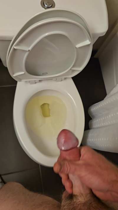 [31] Hard and pissing! Feels so fucking good!