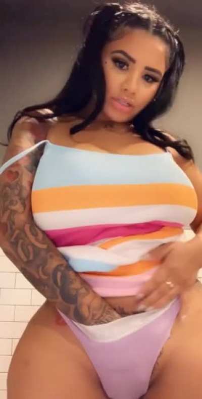 @(Yasmine Estrada)@ &ldquo;$$&rdquo; mega DM if you interested 🤑🤤💦 💰 💴
