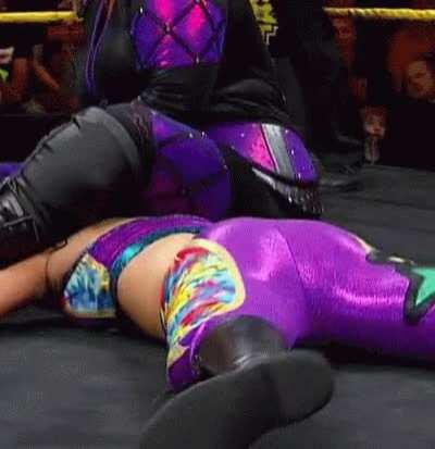 Nia makes Bayley's ass shake
