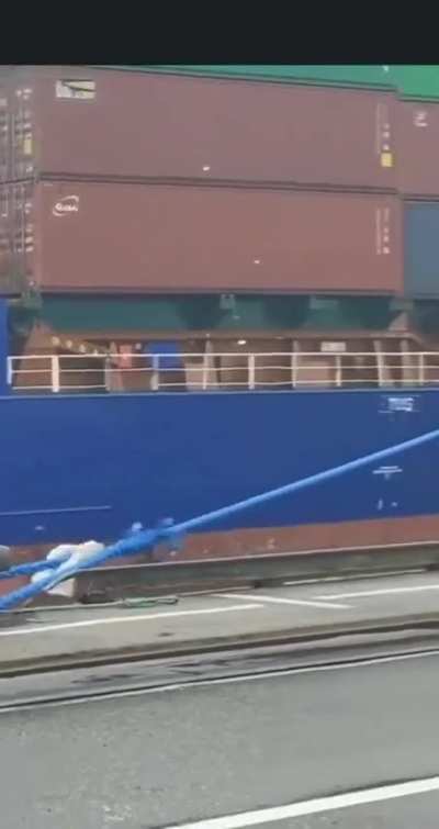 The pressure dockline ropes are under😱