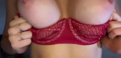 hey wanna cum on my bouncy girls or in my mouth i’m ur tease