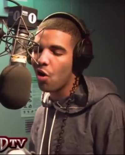 Drake made it out the Hood with that one ☝️✋💯🔥🔥‼️