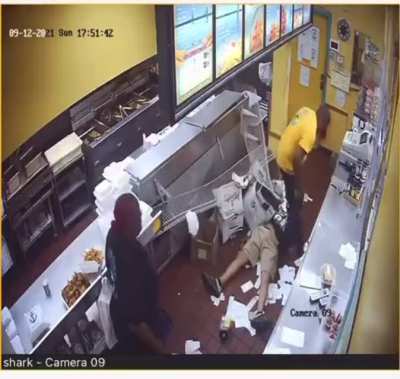 Customer jumps over the counter at sharks, cook doesn&rsquo;t let him get too far.