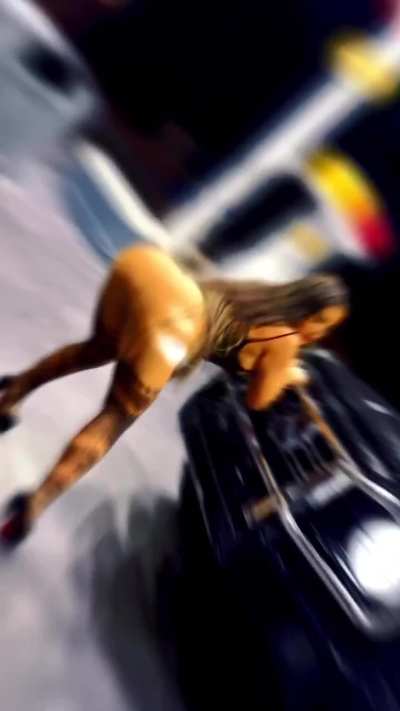 She knows how to shake it