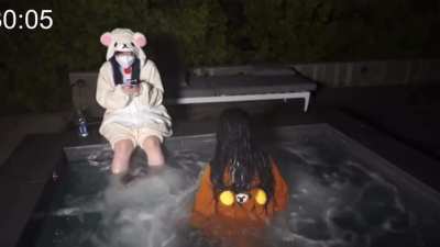 Rae&rsquo;s Hot Tub Stream