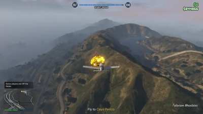 Pyro comes to attack me on my way to Cayo Perico, instant regret.