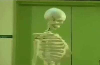الهن ني فنتدخ مثمةظج مقورق هدههص ههههههها 😂 Funny hororr Scary MOVIE 2006 releas deate 😅 غيااس ؟ Funny prank hiding from skaleton Nasser Qasebi