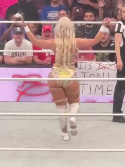 &ldquo;The Glamour&rdquo; Mariah May (&ldquo;Timeless&rdquo; Toni Storm)