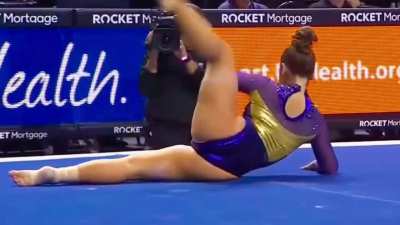 Christina Desiderio coming 🆙 ‼️💜💛🤸🏼&zwj;♀️🐯