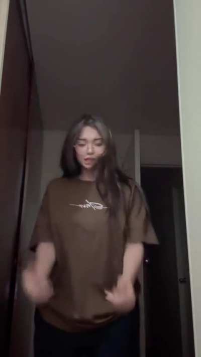 Guys im wonderjng what 3rd party downloading apps do you guys use when downloading jeila's story or tiktok videos without watermark? Im just curious for me its the tiksave.io