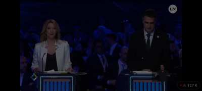 El cantico fue lo unico inesperado para mi en este debate de mierda 