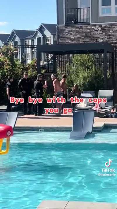 Karen goes crazy at pool 😵&zwj;💫