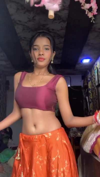 Ni_233 looks like that kaam wali bai ki beti who just got all jawan and  can do anything for money