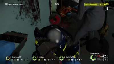 Only got this game 2 days ago. This was the first time i heard the Cloaker noise ingame and i nearly shit myself.