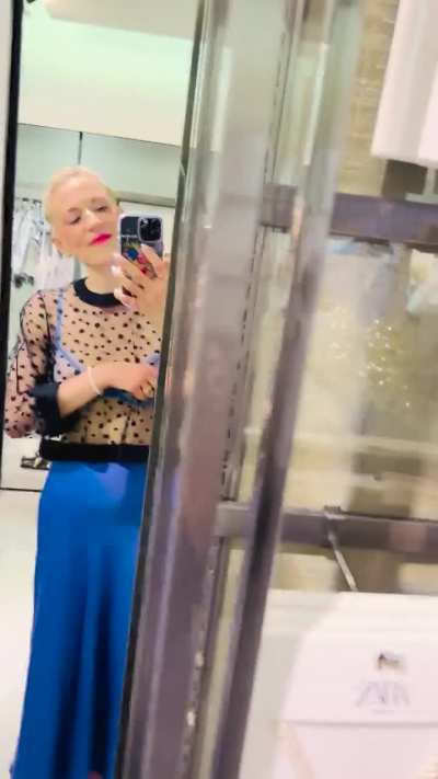 Public shopping feet! Zara has pretty high quality shoes&hellip;I mix them in with my higher end ones like the Jimmy Choos I wore out pictured left at start! 🪩