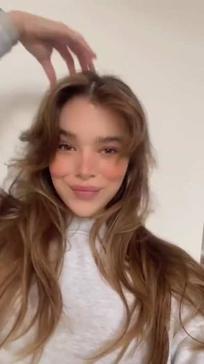 Good hair day wearing grey sweatshirt - Tiktok October 2023