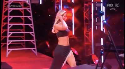 Mella&rsquo;s full walk to the ring on SD 12-18-20