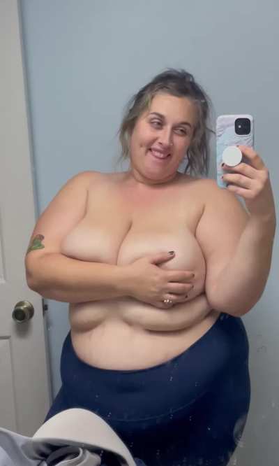 I&rsquo;d wake you up to titty fucks everyday 🤭