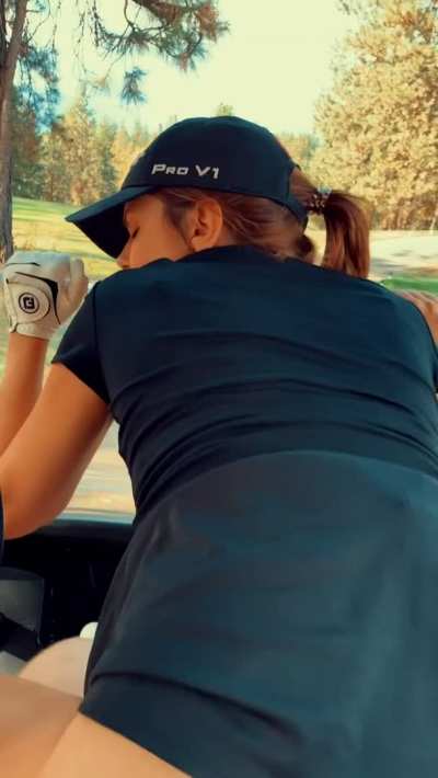 Riding daddy&rsquo;s dick in the golf cart. The group behind loved the show 😉 😈