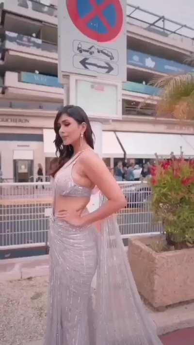 Mrunal Thakur 