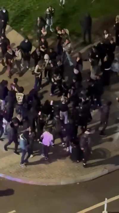 Police responded to reports of gunshot at the Washington Navy Yard where dozens of youth gathered. Clip show street fights before a shot was fired, prompting officers to chase suspects and secure the area.