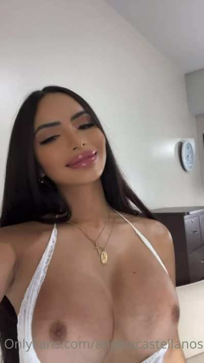 Hot AF 😍👅👅 Grab her updated content in comment