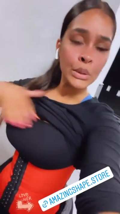 cleavage 😍