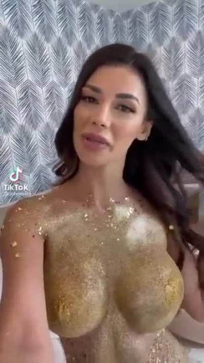 Toffany_keller in gold and not much else.