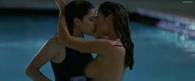 Denise Richards & Neve Campbell (Wild Things) 1998