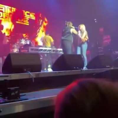 Juice performing Tell Me U Luv Me at a concert to Ally!!!