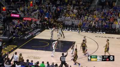 [Highlight] Horford dropping back on the screen and Curry walks into the open 3 to cut the lead to 1