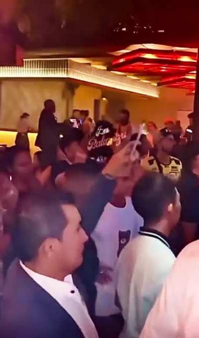 Guy&rsquo;s phone gets snatched, perp right under his nose