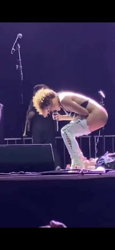 Sophia Urista pissing on a fan on stage